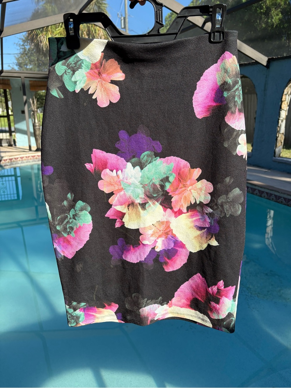 Women’s Black Vibrant Floral Pencil Skirt with Size L